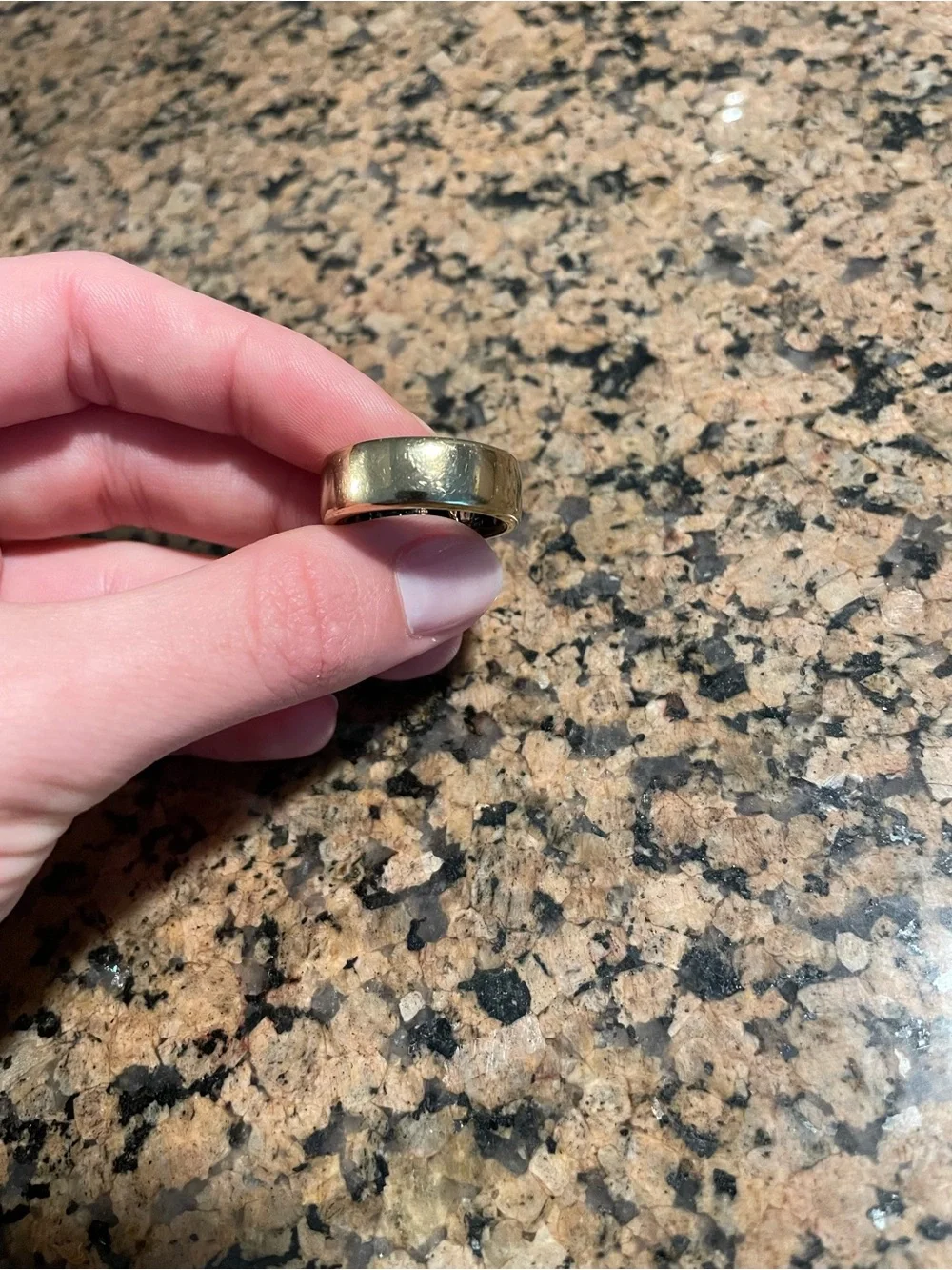 Oura Gold Horizon Smart Ring with Charging Dock